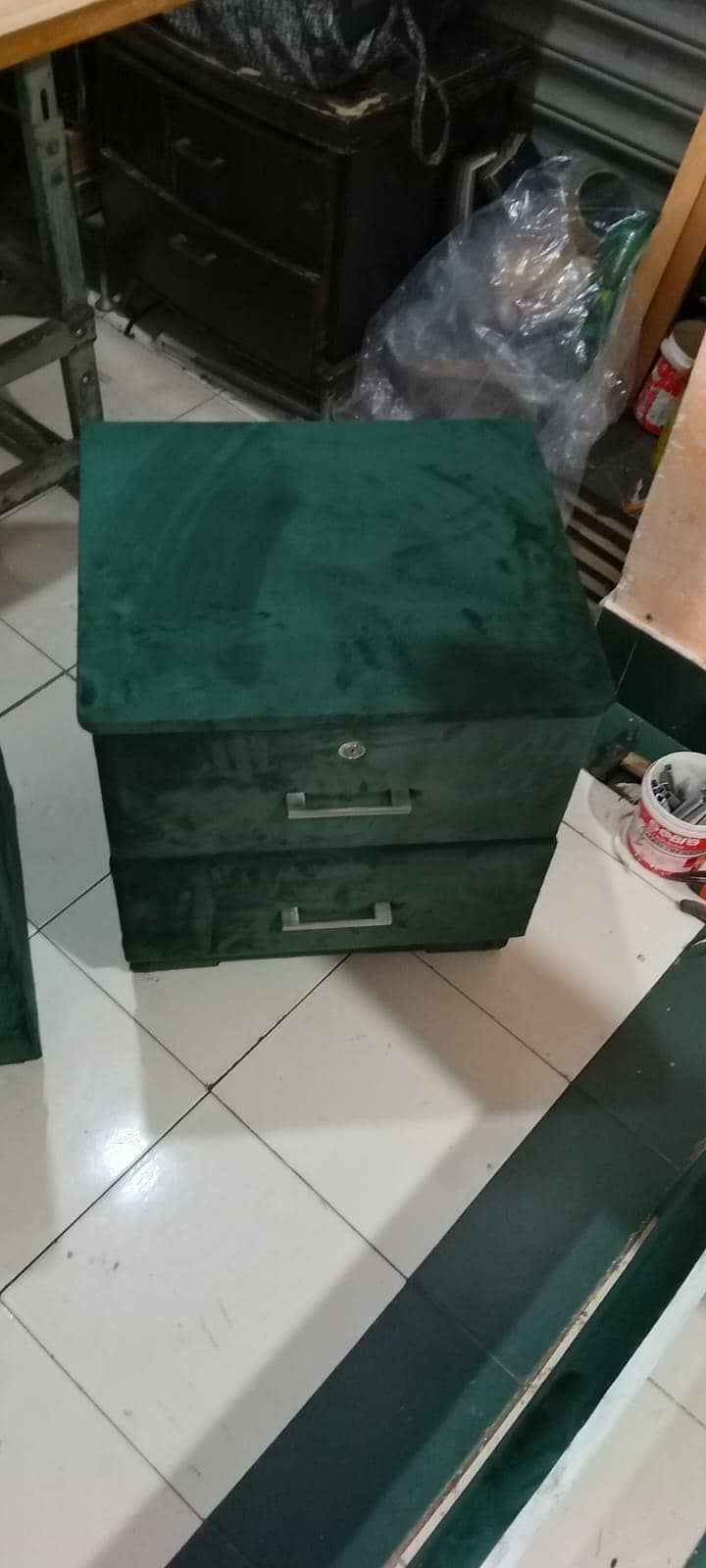 bed and side teblet 3