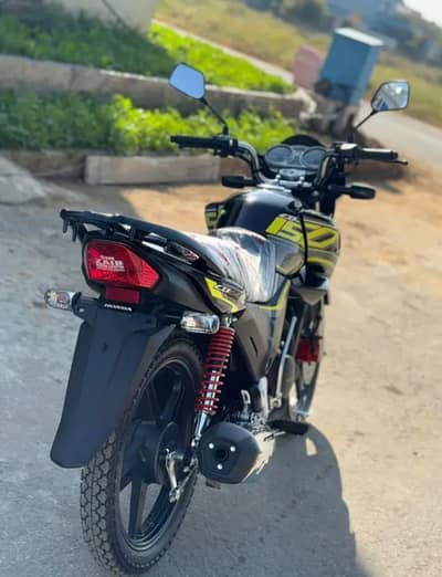 brand new bike only 3K driven Ialamabad register like zero meter bike