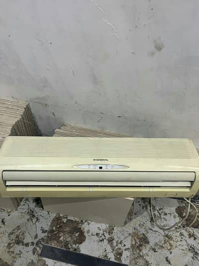 Apna porany old sada ac hamy sale Kara achi kemat da ga. . 03285952393
