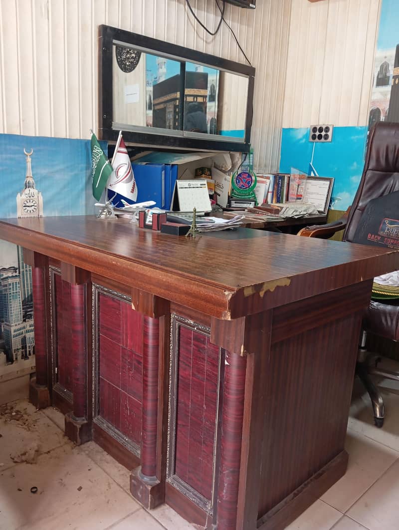 office table heavy 1
