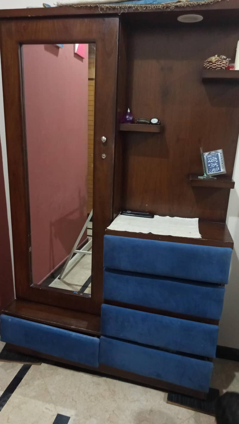 dressing table 0