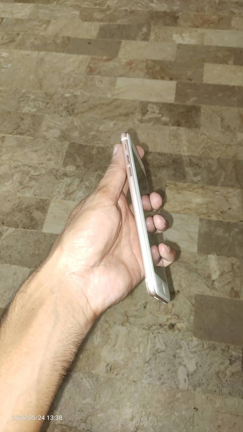 Apple iPhone 7 Plus 9