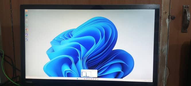 ThinkVision Monitor – Good Display – Working Condition