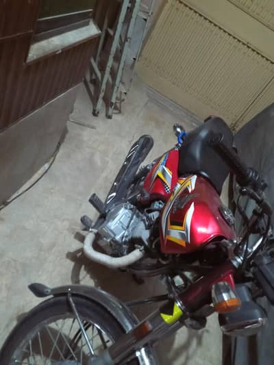 honda 125 red