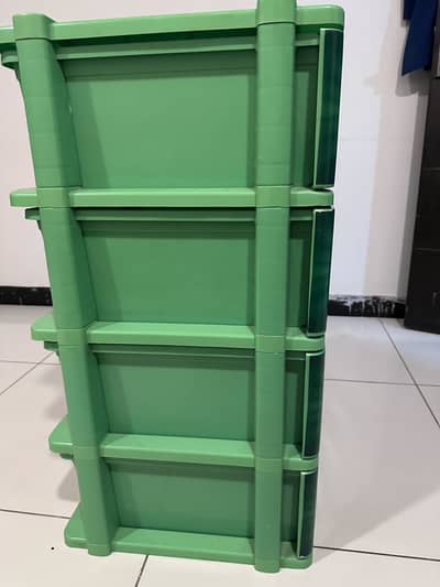 Storage box