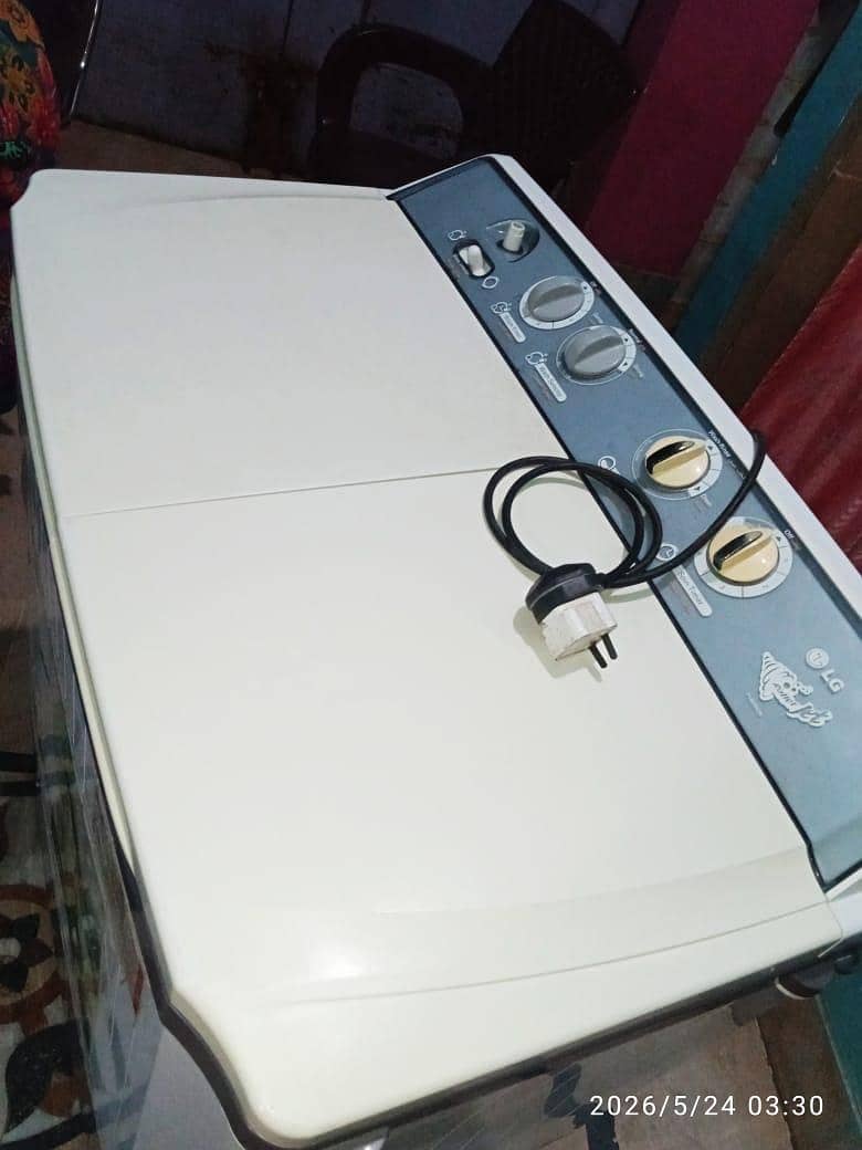 L. G washing machine twin tub model number P100RON 8