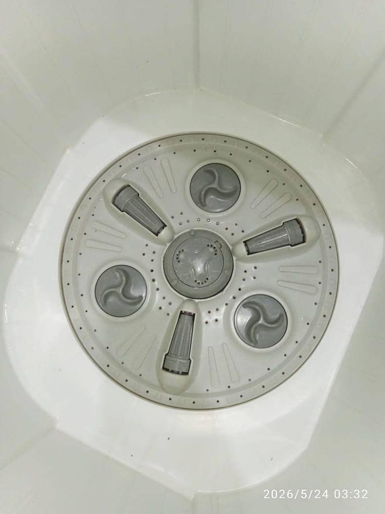 L. G washing machine twin tub model number P100RON 14