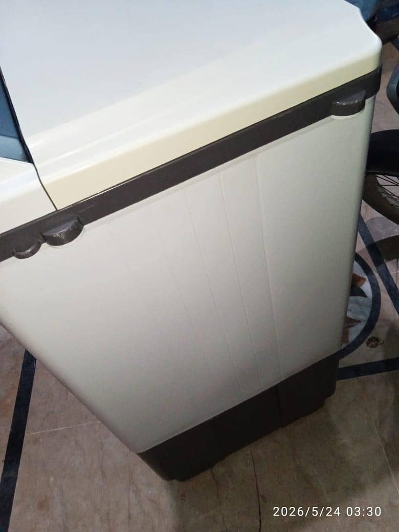 L. G washing machine twin tub model number P100RON 15