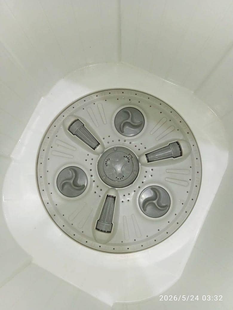 L. G washing machine twin tub model number P100RON 17