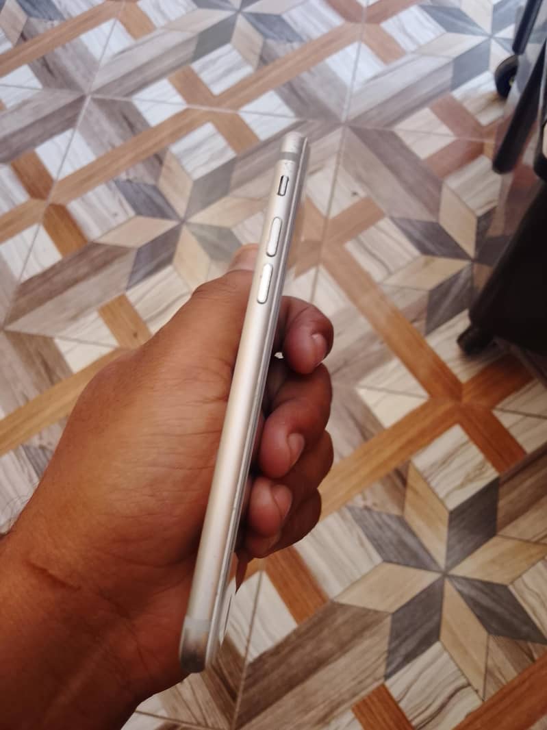 iPhone 7 4