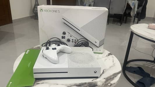 XBOX One S 1TB Disc edition