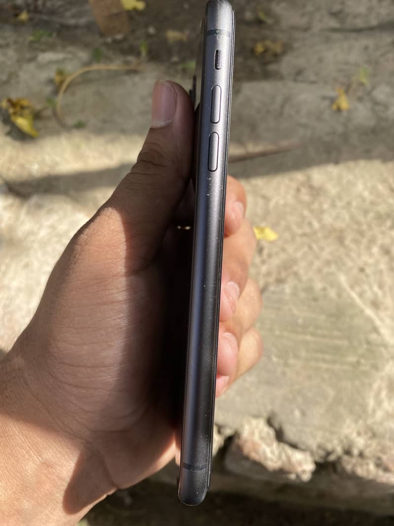 iPhone 11 5