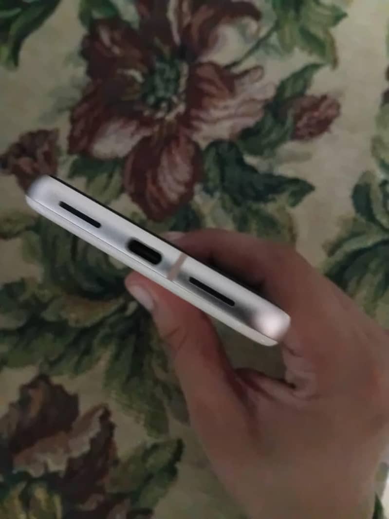 Google Pixel 8 3