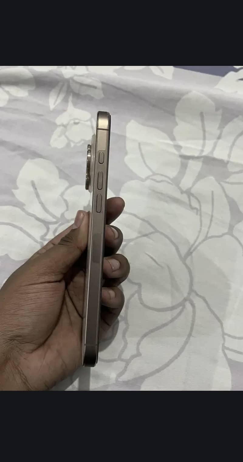 Iphone 16 Pro max 4