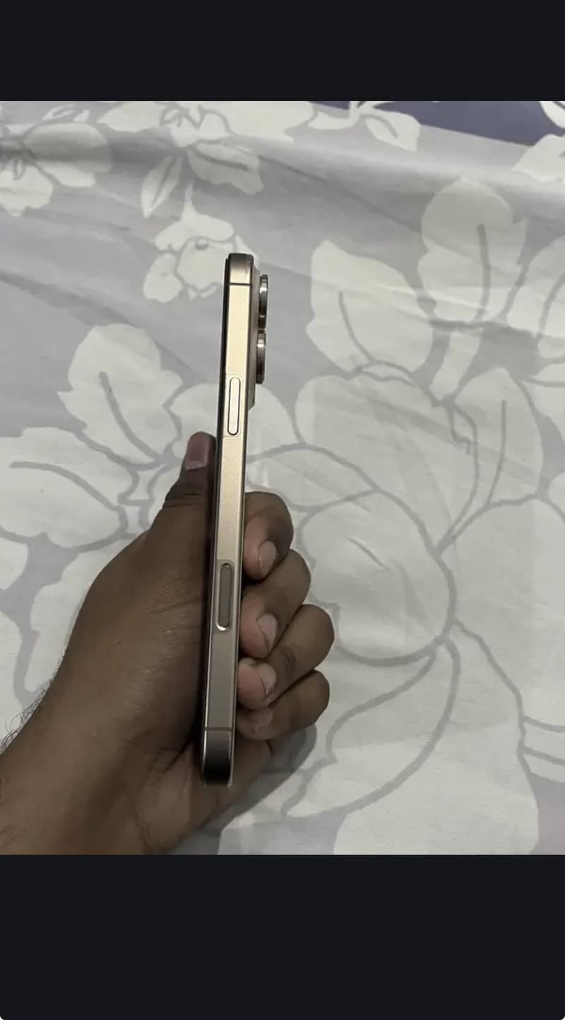 Iphone 16 Pro max 6