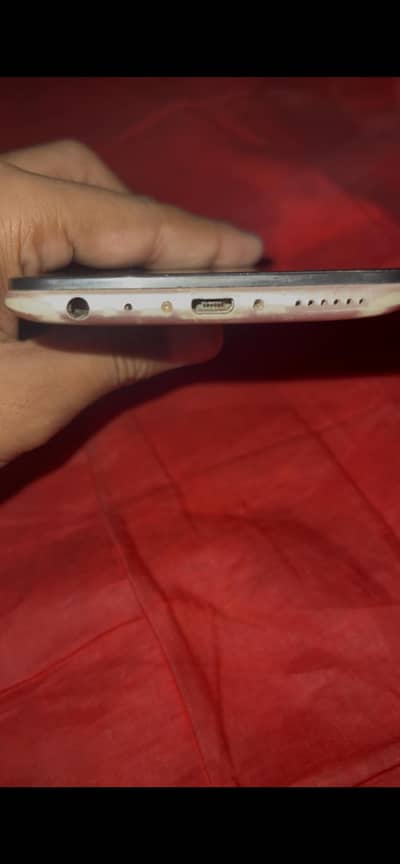 VIVO Y85       RAM 4/64 storage all good with box charger