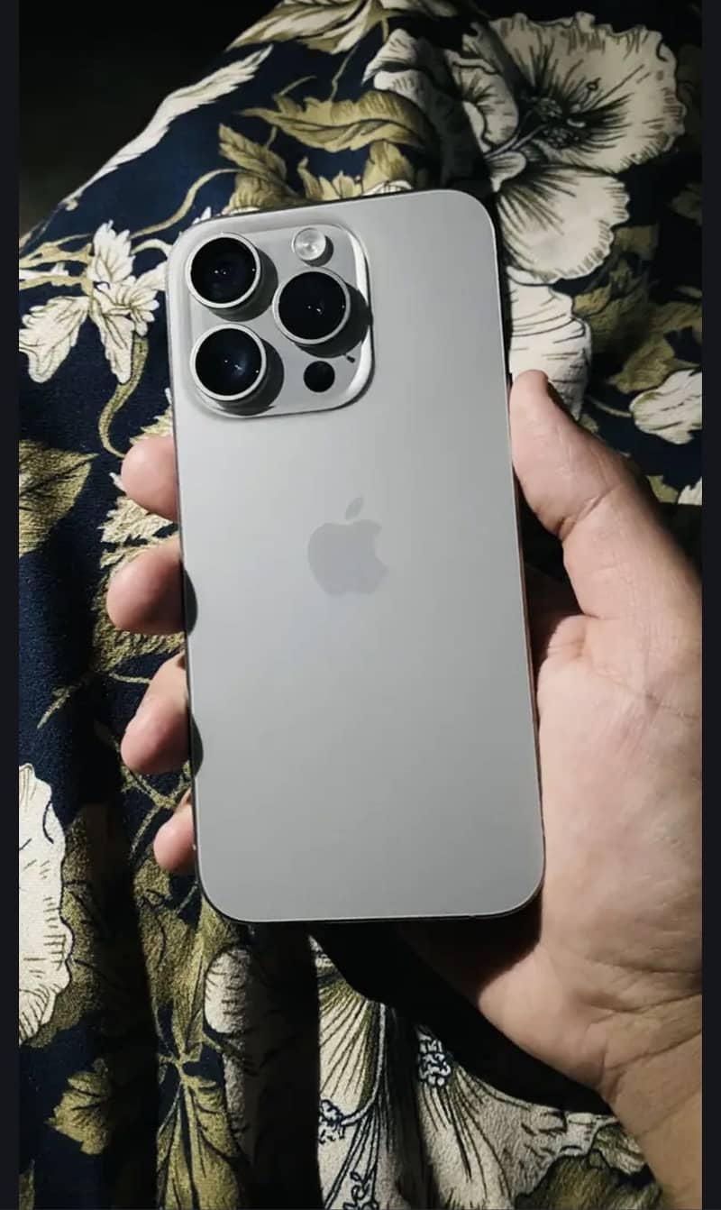 Iphobe 15 pro 1