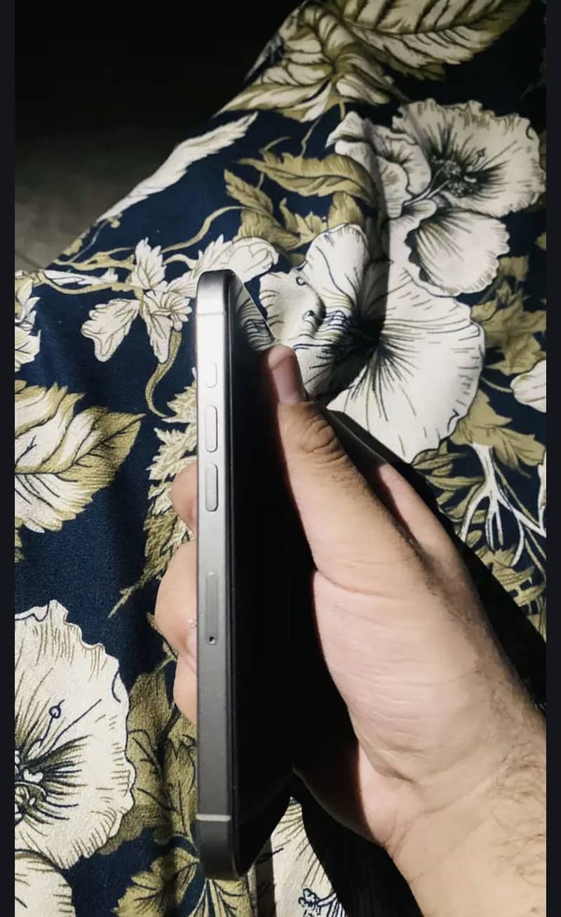 Iphobe 15 pro 3