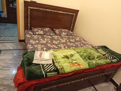 bed set & dressing table
