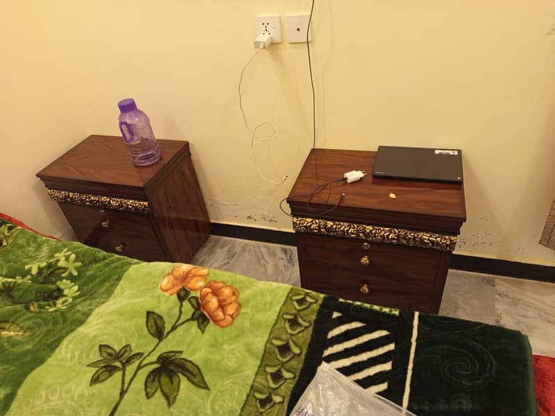 bed set & dressing table 2