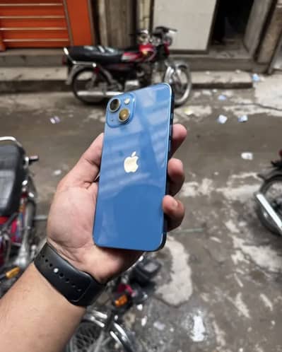 Apple iPhone 13