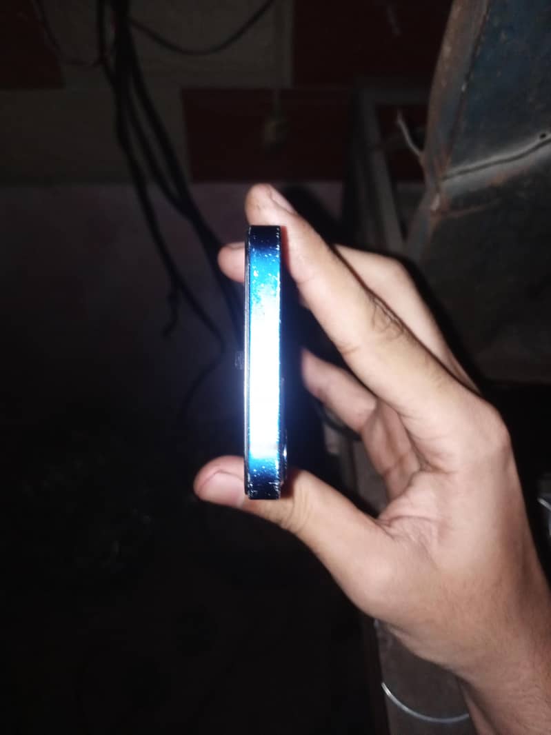 Apple iPhone 12 mini 1