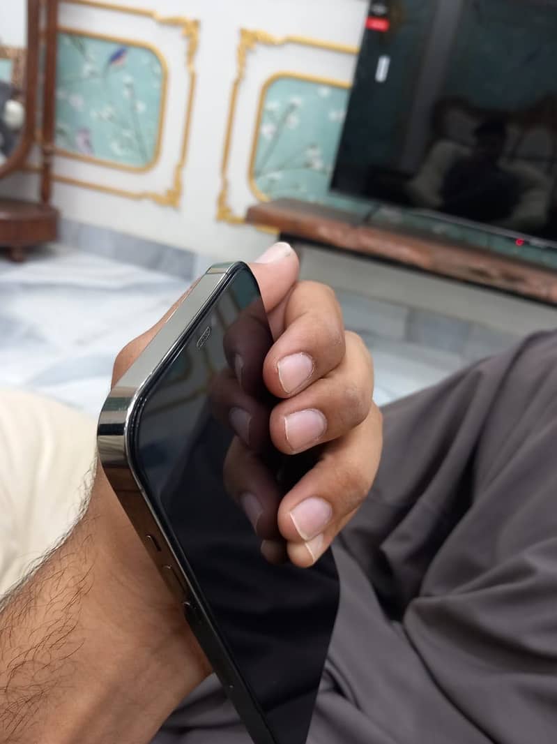 Iphone 12 pro max 4