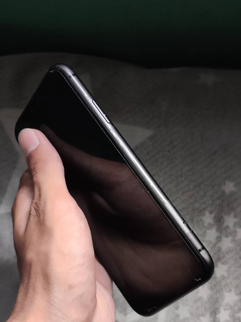 Apple iPhone 11 3