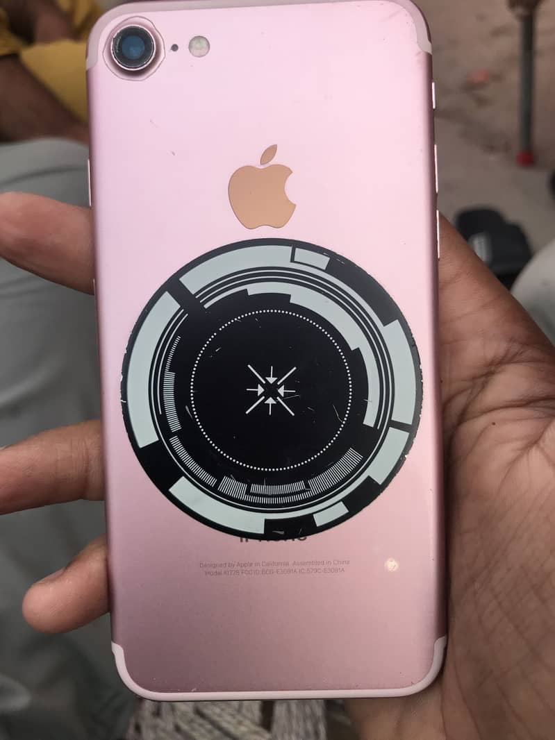 Apple iPhone 7 0