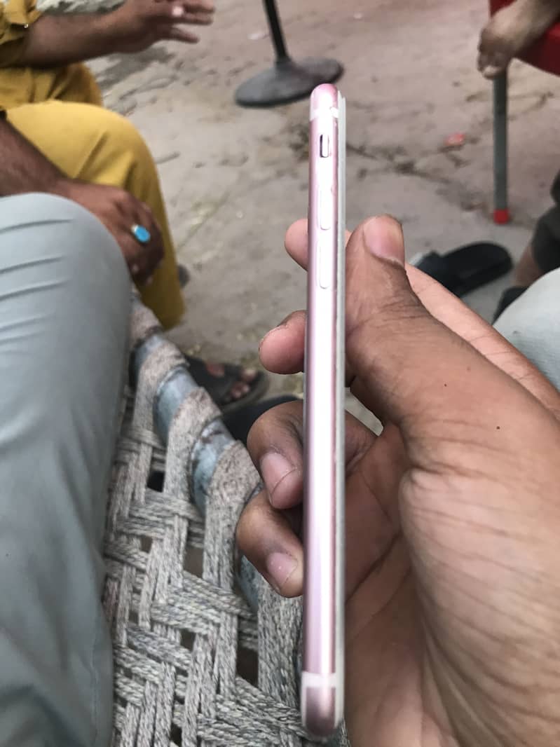 Apple iPhone 7 1