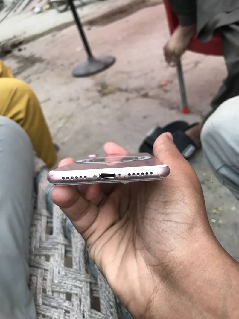 Apple iPhone 7 3