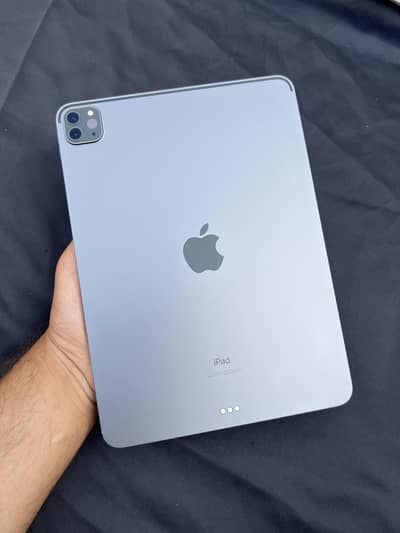 iPad Pro M1 Chip PUBG 120FPS Beast Brand New Condition Health 90%