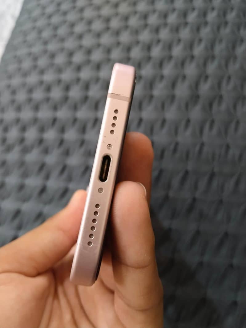 Apple iPhone 15 plus 3