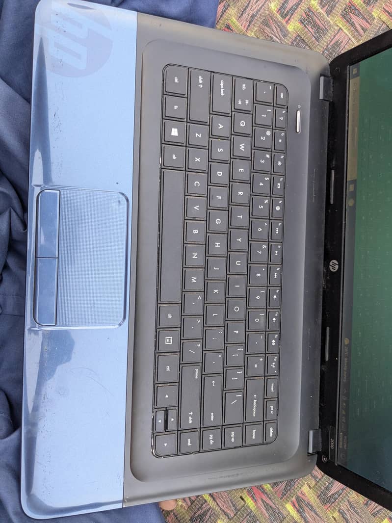 HP 2000 Notebook PC 1