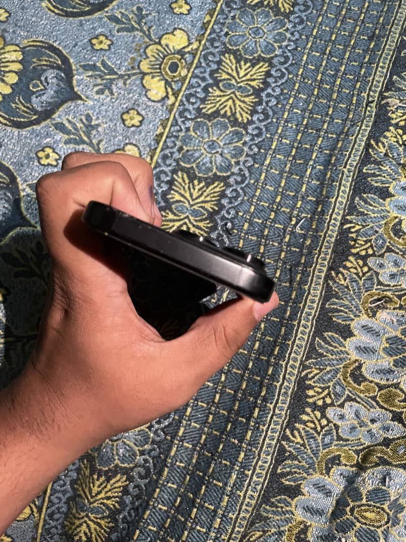 IPHONE 16 PRO 1