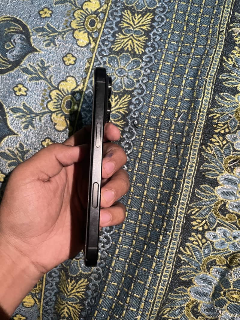 IPHONE 16 PRO 2