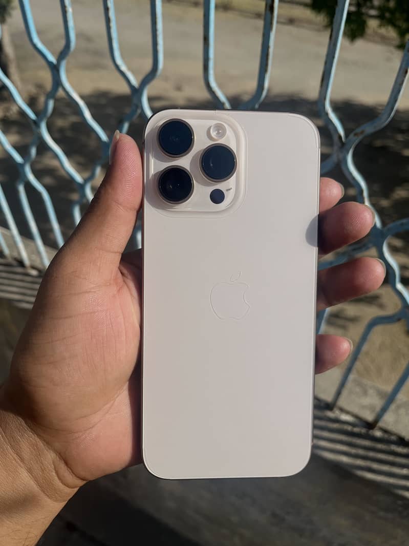Iphone 16pro max 3