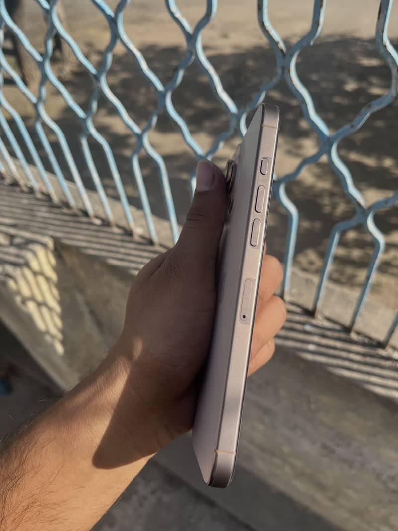 Iphone 16pro max 4