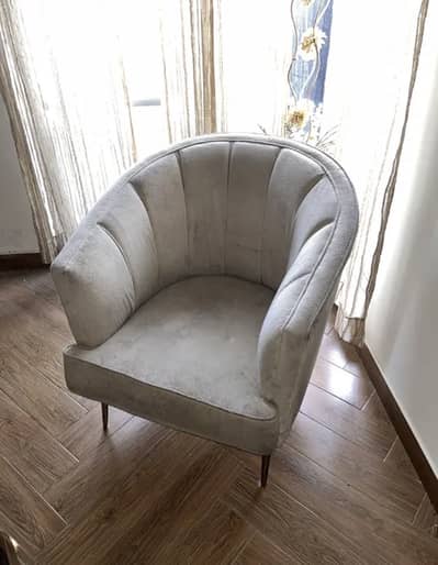 Beautiful 2 sofa seats (Full Luxury)