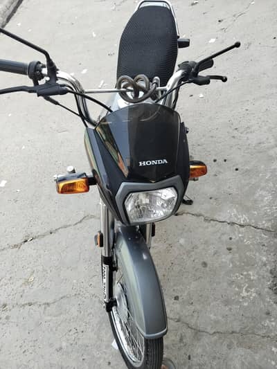 Honda CD 70 dream silver colour