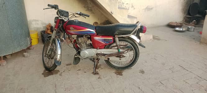 Honda 125 Model 2012 Miter kharabbh is liya 99999 likha h
