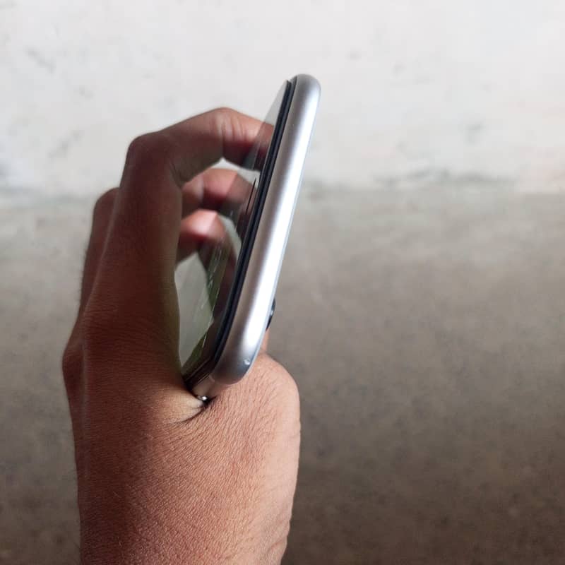 Apple iPhone 6S 1