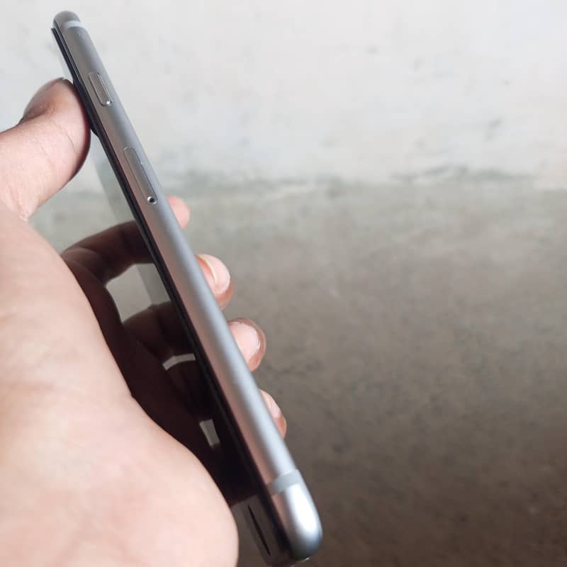Apple iPhone 6S 4