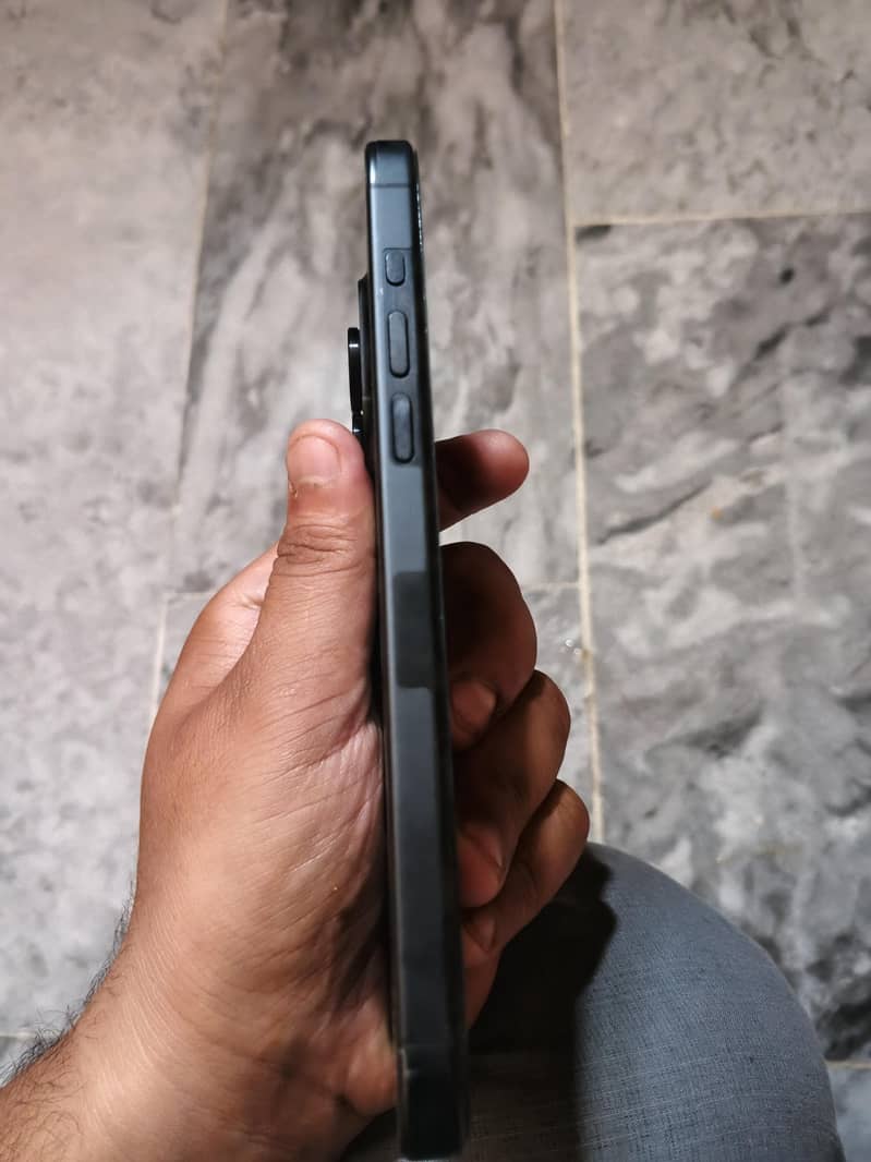 iphone 15 pro max 4