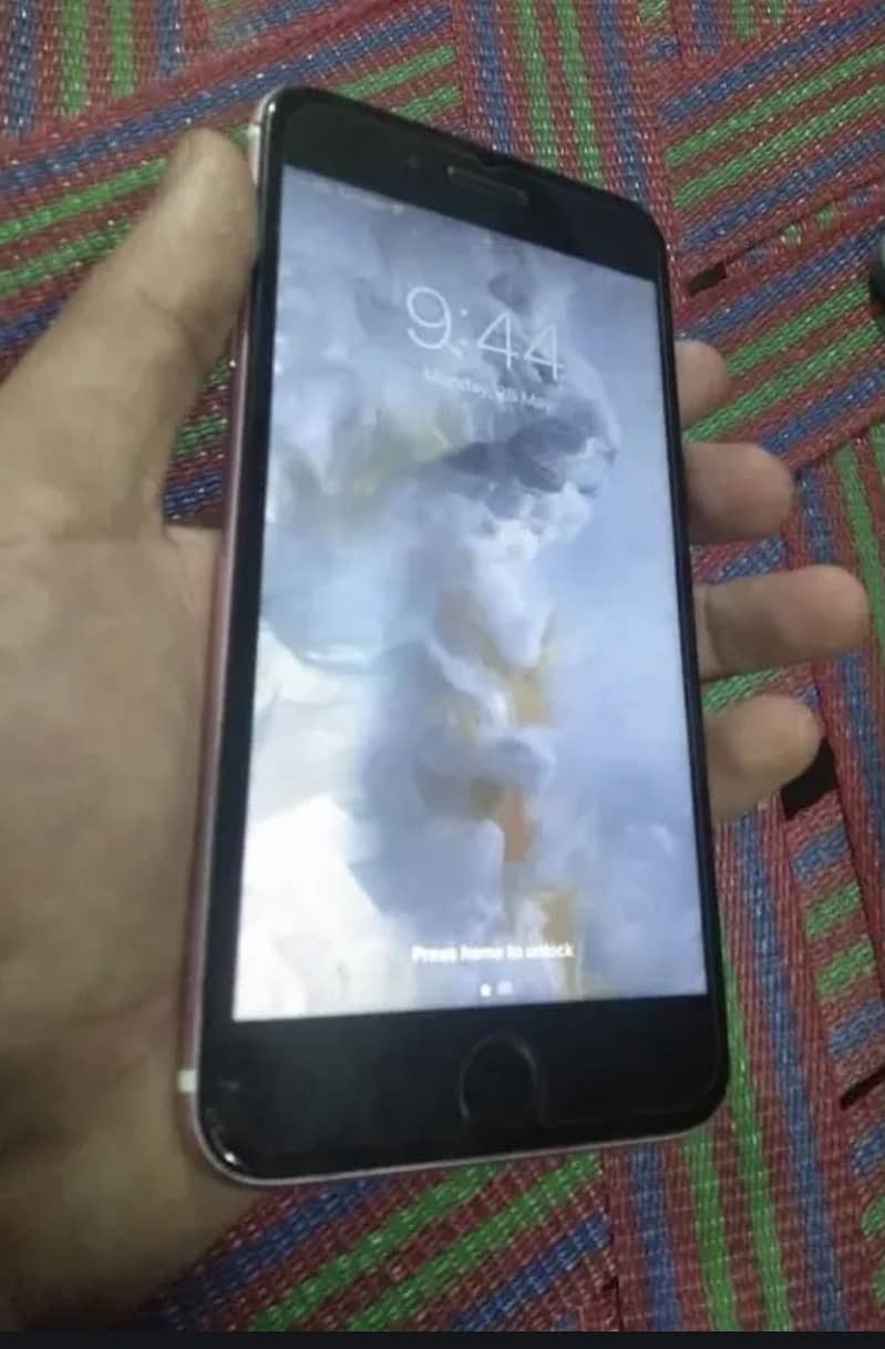 Apple iPhone 7 Plus 0
