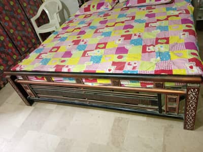 iron bed Kigsize neat and clean hy