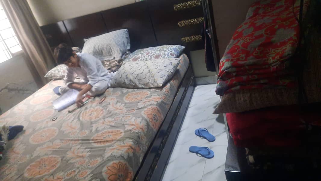 Double Bed, dressing with 2 side tables 0