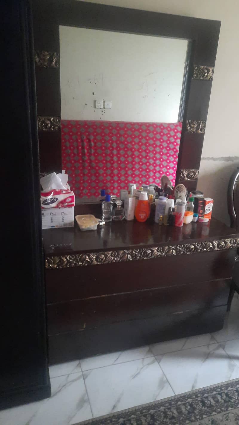 Double Bed, dressing with 2 side tables 2