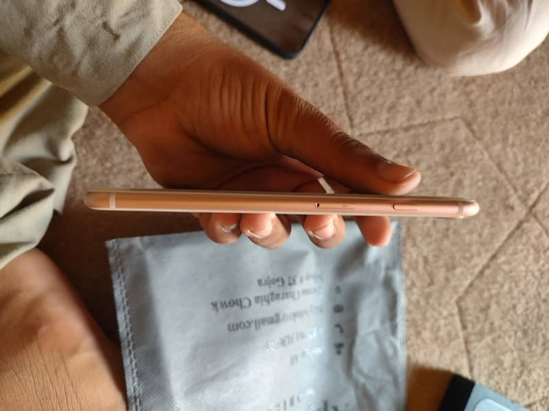 Apple iPhone 8 Plus 3