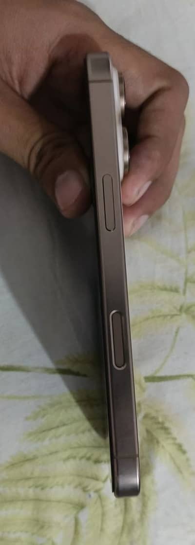 iphone 16 pro (bypassed) (non pta)